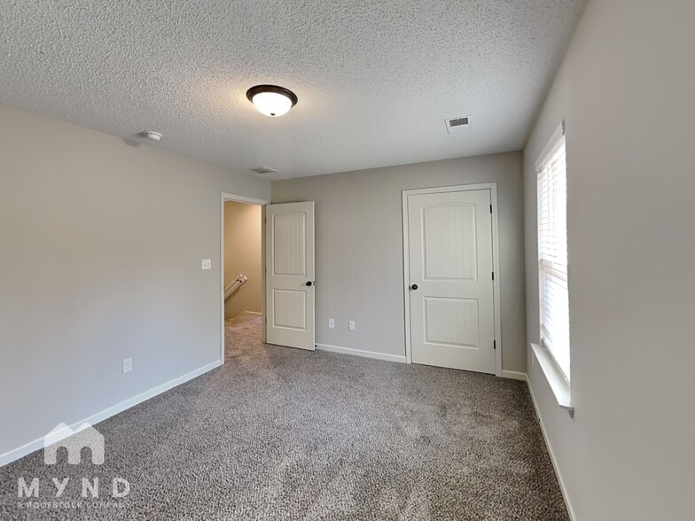Building Photo - 160 Nicholas Dr