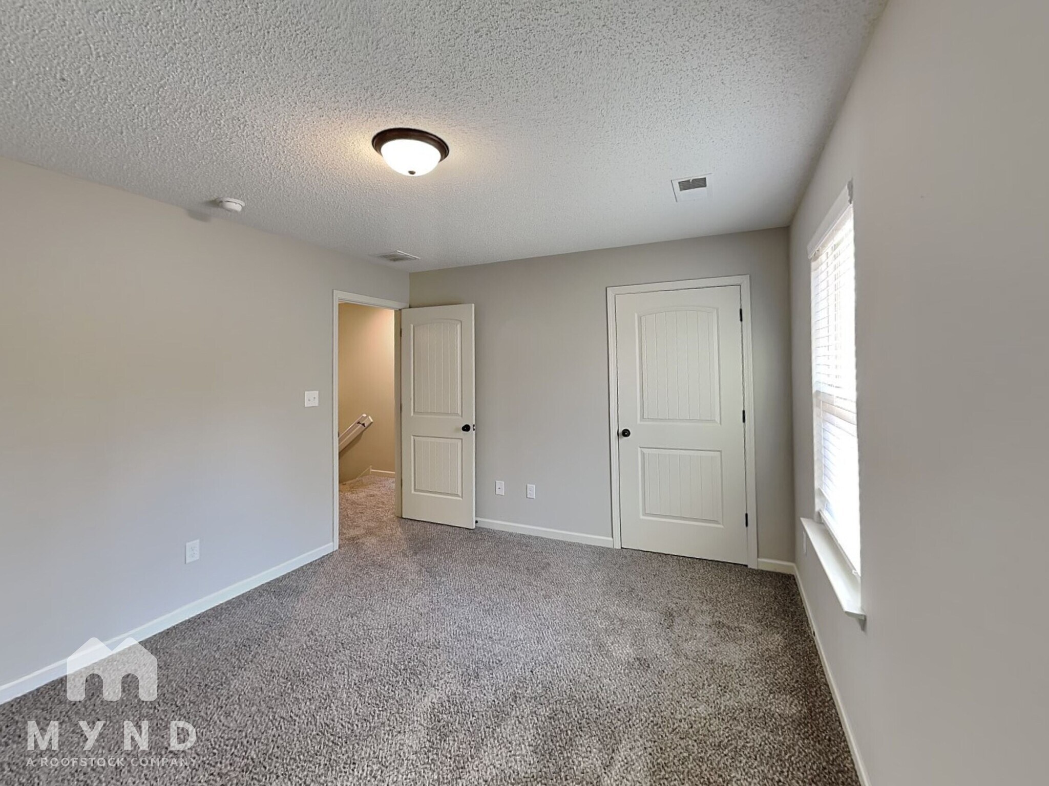 Building Photo - 160 Nicholas Dr