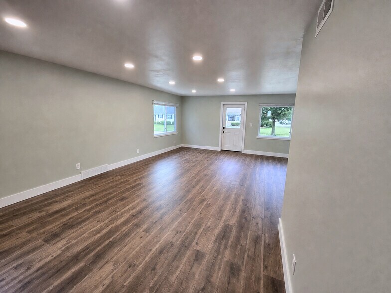 Building Photo - 2514 Ingleside Dr