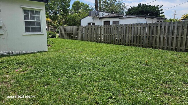 Building Photo - 626 S 28th Ave