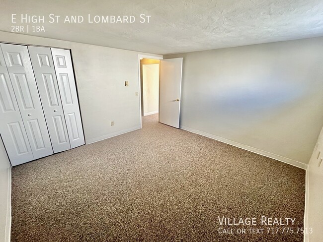 Building Photo - Huge 2-Bed apartment with washer/dryer hoo...