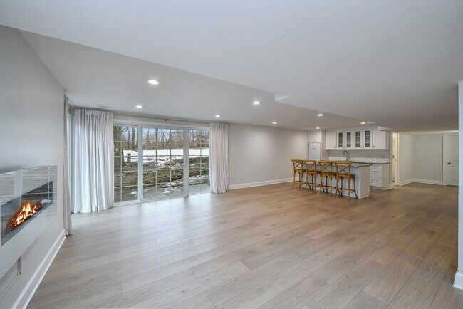 Building Photo - 945 Anne Rd