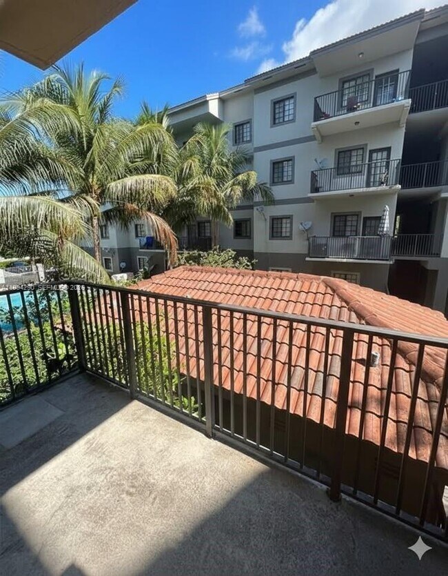 Building Photo - 2801 Riverside Dr