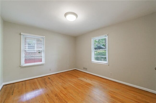 Building Photo - 893 Willivee Dr