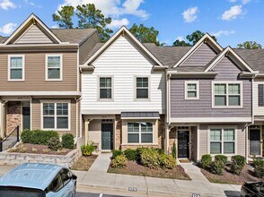Building Photo - Gorgeous Townhome in N. Raleigh, Top Amenities & Finishes, Community Pool, Pet Friendly!