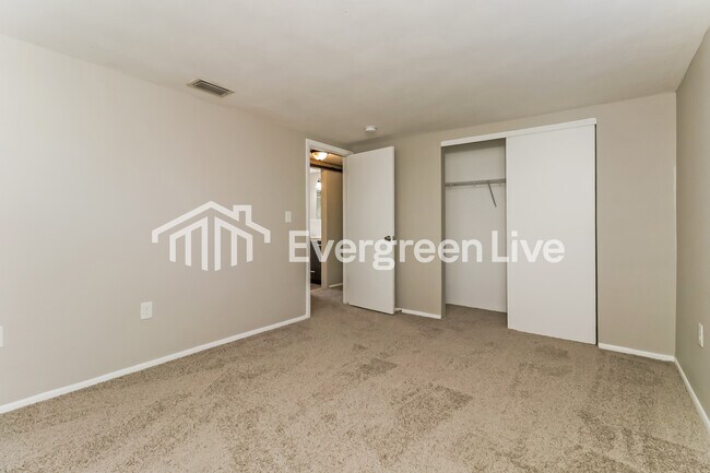 Building Photo - 3430 Peterborough St