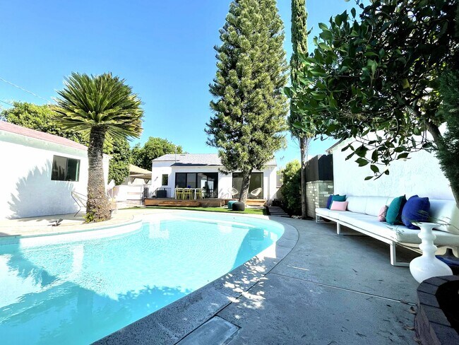 Building Photo - 6143 Carpenter Ave