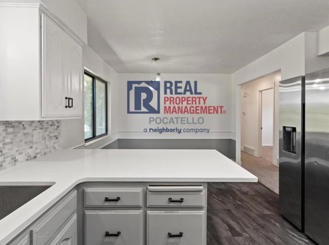 Building Photo - 5 Bedroom Home - University Area - Must See - Pet (dog) Negotiable