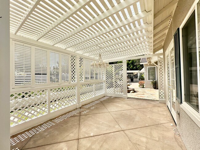 Building Photo - Beautiful Single-Level Custom Home with Serene Backyard Space in the Lovely Peppertree Park Commu...