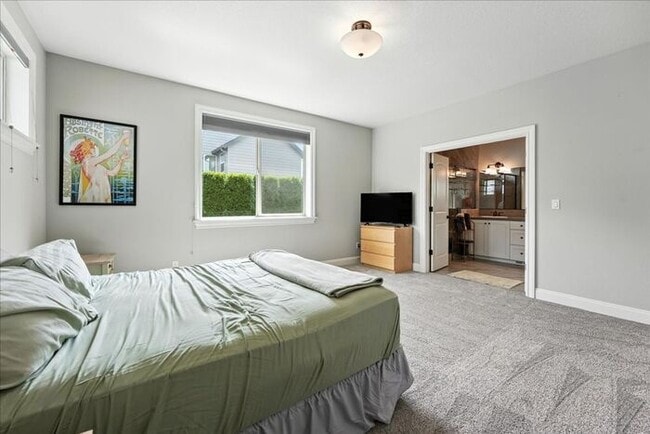 Building Photo - Elegant 3-Bedroom Fully Furnished Home wit...