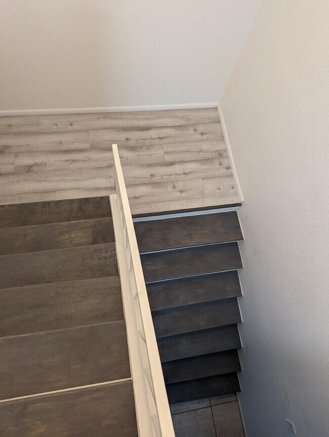 Building Photo - 306 E Ludlow Dr