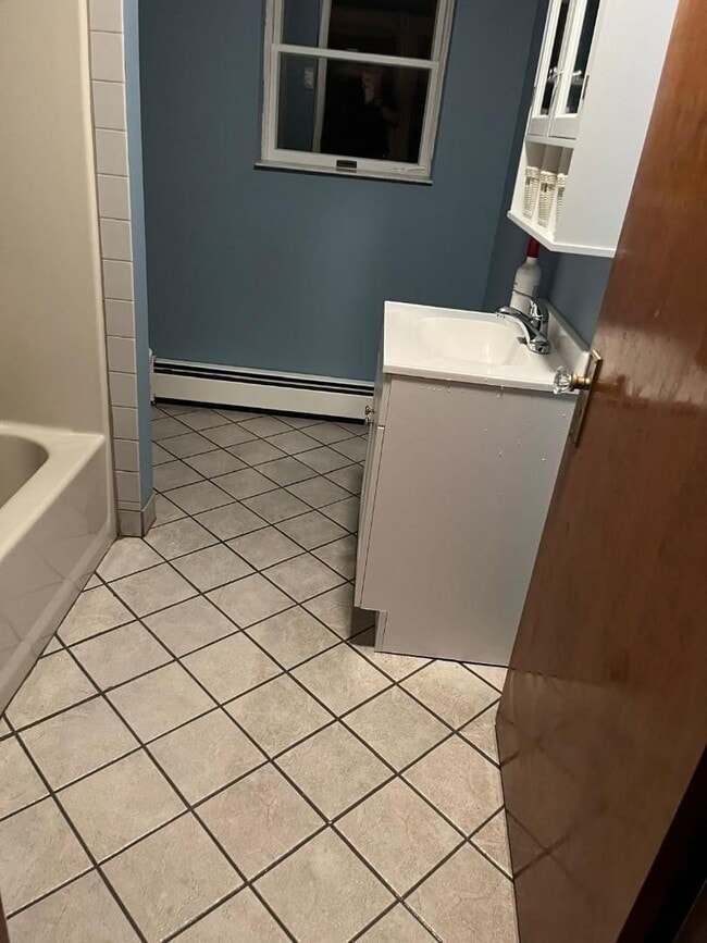 Building Photo - Newly Renovated 3 Bed/1 Bath Single Family...
