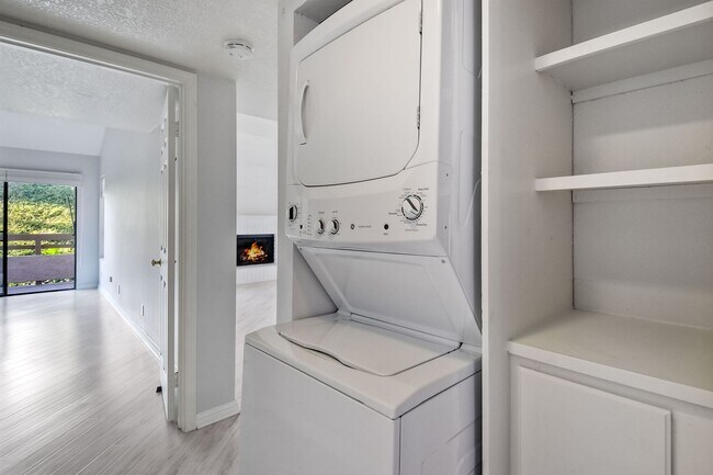 Building Photo - 1951 Swallow Ln