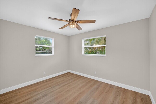 Building Photo - 2591 NE 55th Ct
