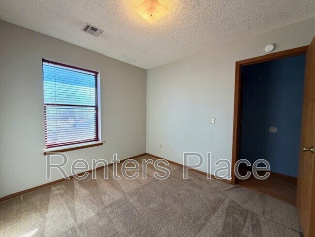 Building Photo - 11805 E 81st St N