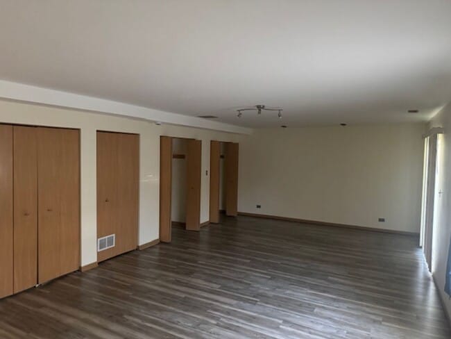 Building Photo - Don’t miss out on this 3Br, 2.5Ba