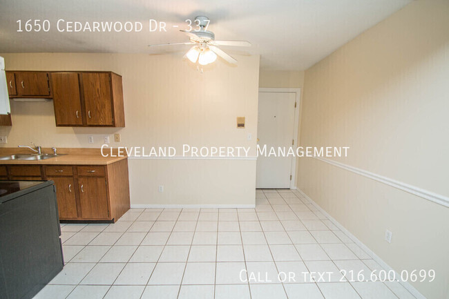 Building Photo - Convenient Westlake Condo!