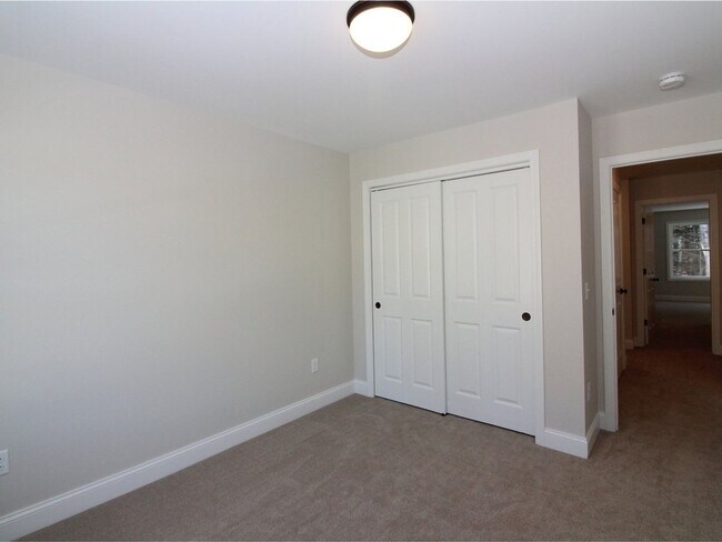 Building Photo - 4BD/3.5BA S. Burlington Townhome - Hillside at O'Brien Farm