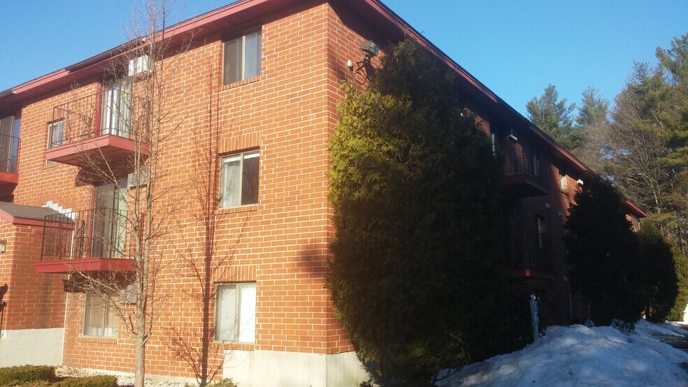 Building Photo - 1225 Bodwell Rd