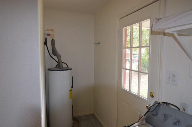 Building Photo - 9902 Trailway Dr