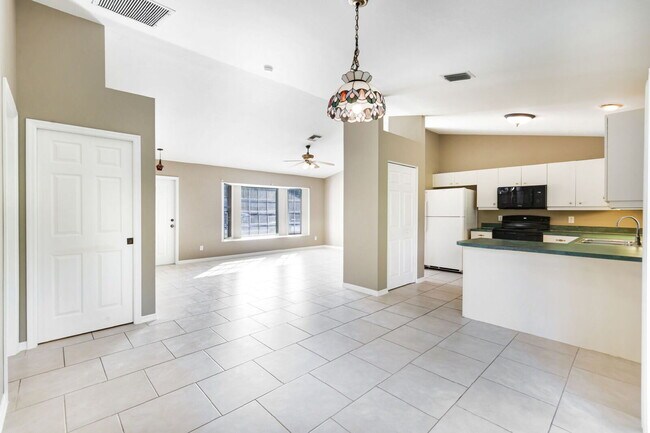 Building Photo - Your Next Home Is Here – 3BR/2BA in San Ca...