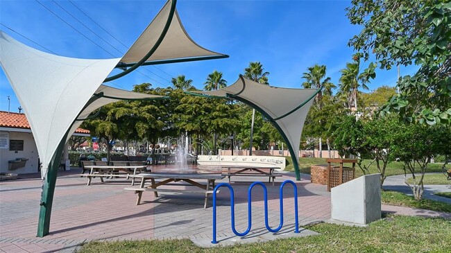 Building Photo - 817 Harbor Dr S