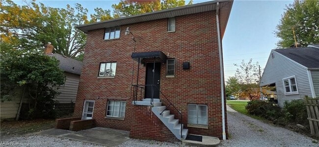 Building Photo - 617 Robinson Ave