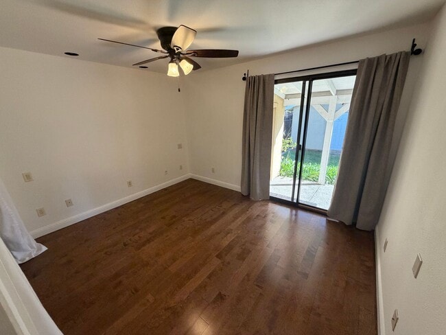 Building Photo - 2720 Larry Ln