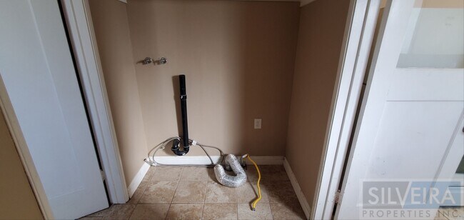 Building Photo - m-300