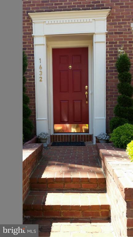 Building Photo - 1632 Colonial Hills Dr