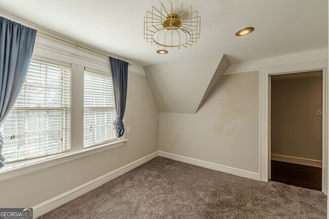 Building Photo - 1957 Walker Ave