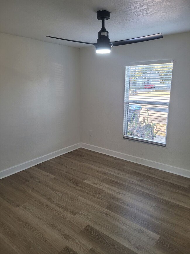 Building Photo - 1236 Dovehill Dr