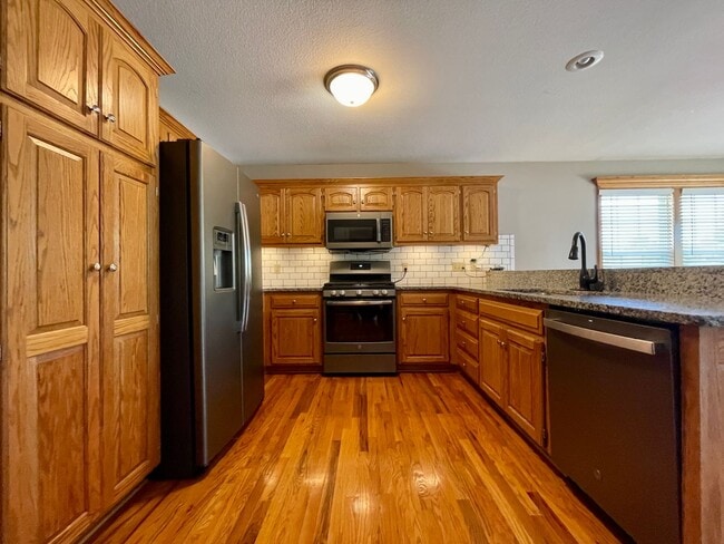 Building Photo - 2302 Shenandoah Dr