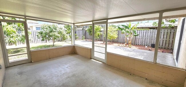 Building Photo - 1380 Floral Ln