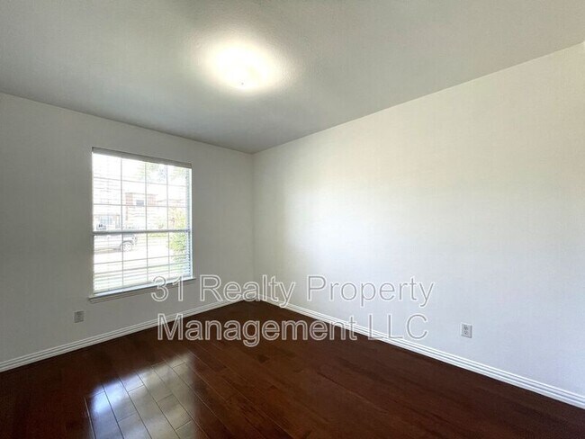 Building Photo - 4400 Avebury Dr