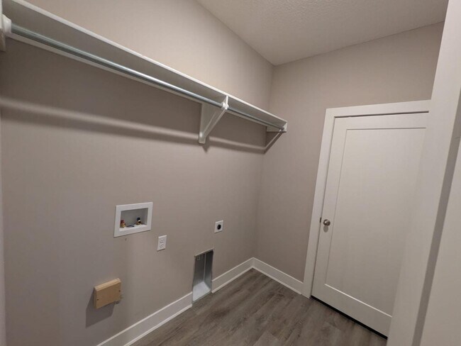 Building Photo - 5224 N Cypress Cir