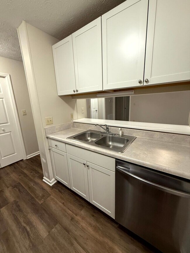 Building Photo - 301 Warton Ln