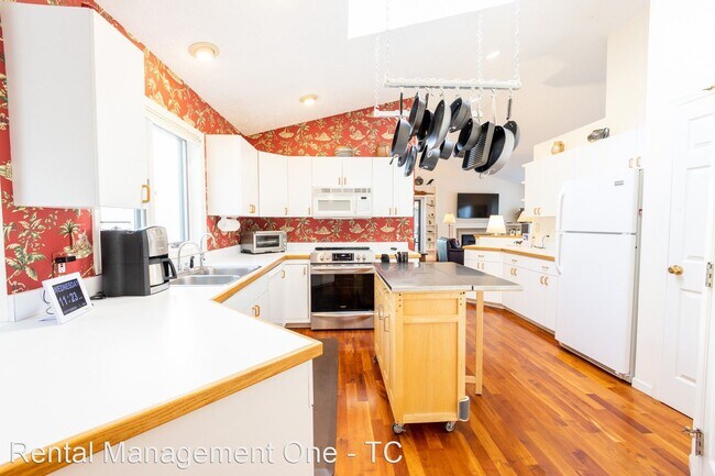 Building Photo - 2 br, 2 bath House - 6311 Ridge Drive, #23