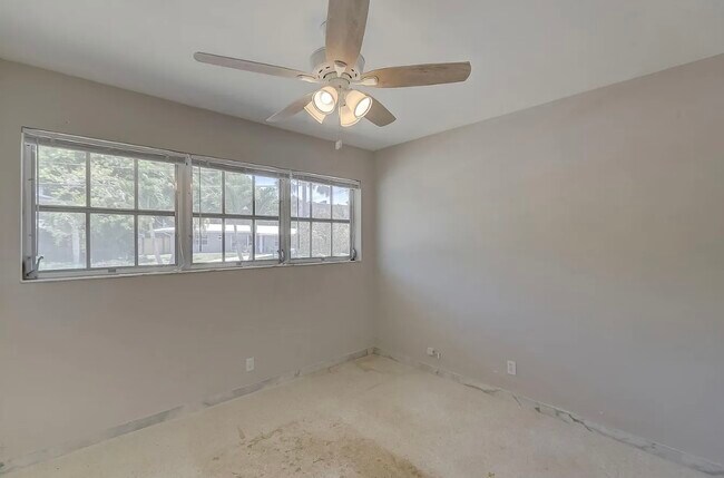 Building Photo - 2041 Coral Reef Dr