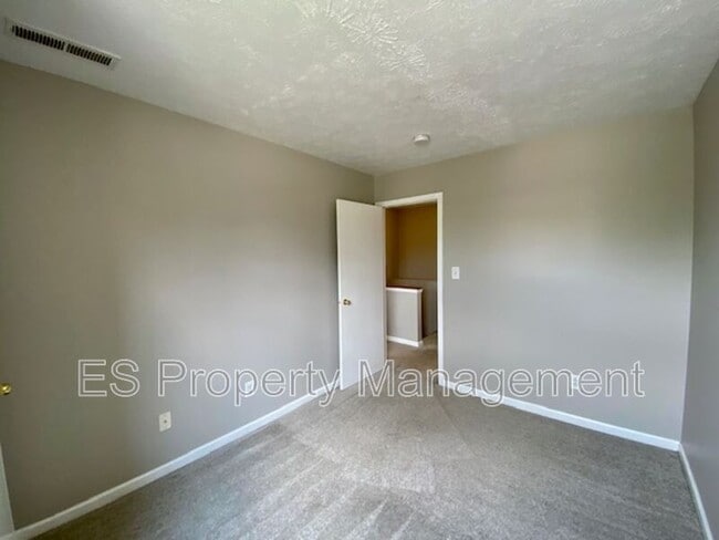 Building Photo - 112 Gazebo Dr