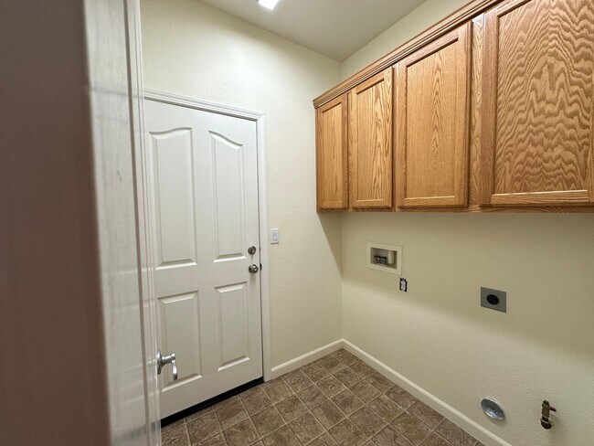 Building Photo - Curti Ranch House