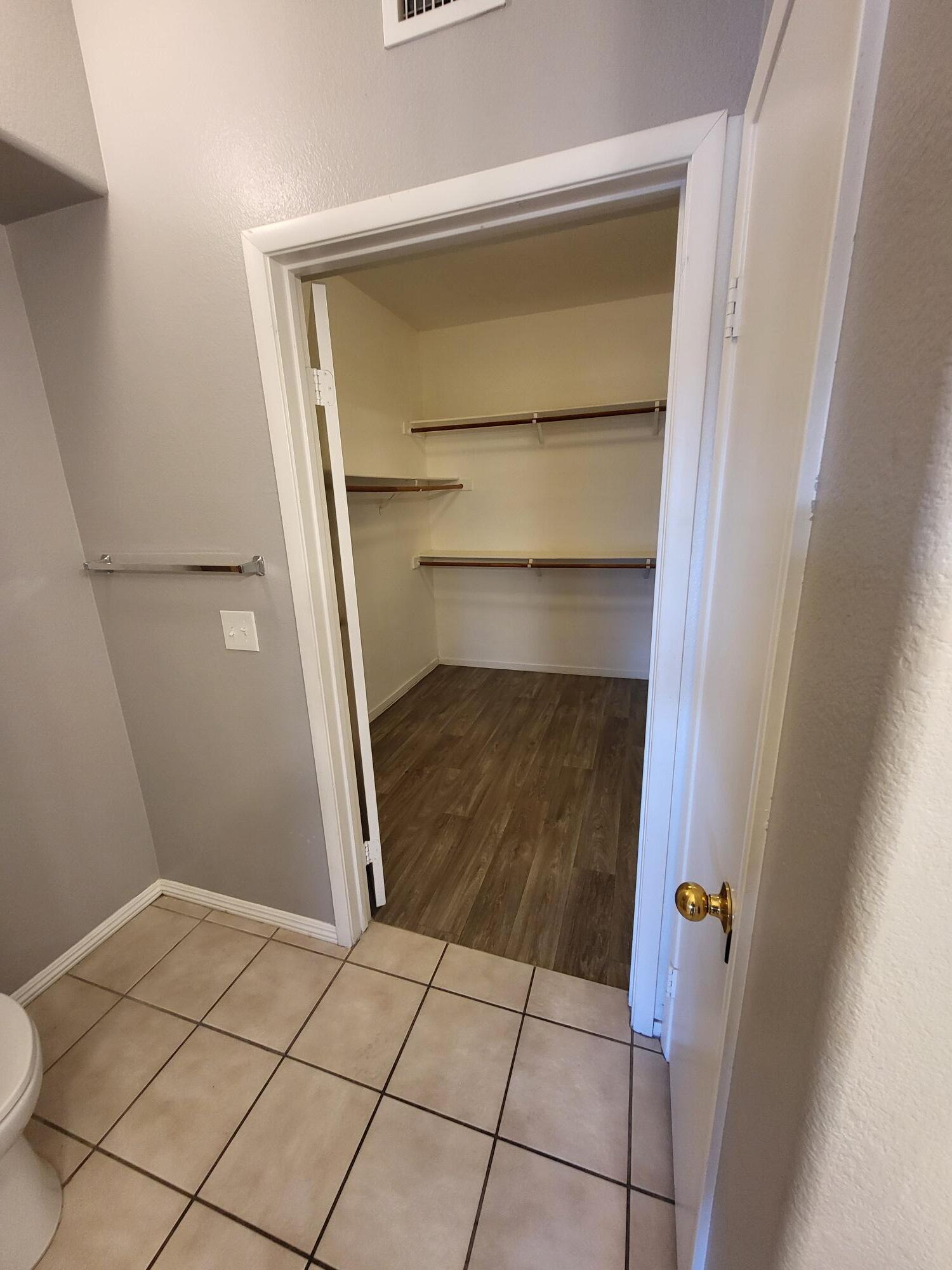 Building Photo - 6201 E Lake Mead Blvd