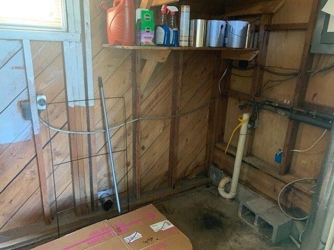 Building Photo - Nice 3 Bed 2 Bath Available Fall 2025!