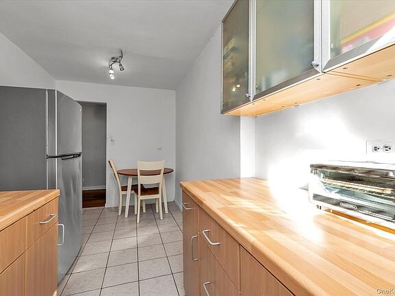 Building Photo - 83-40 Austin St