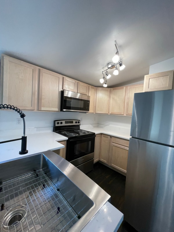 Building Photo - 620 W Sunset Dr