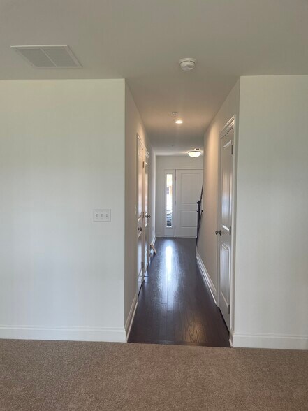 Building Photo - 4 Turf Ct
