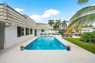 Building Photo - 4510 Bayview Dr