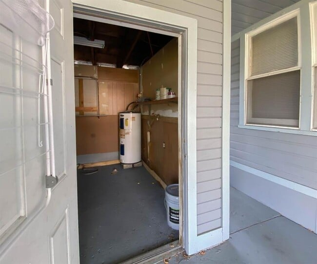 Building Photo - 830 N Combee Rd