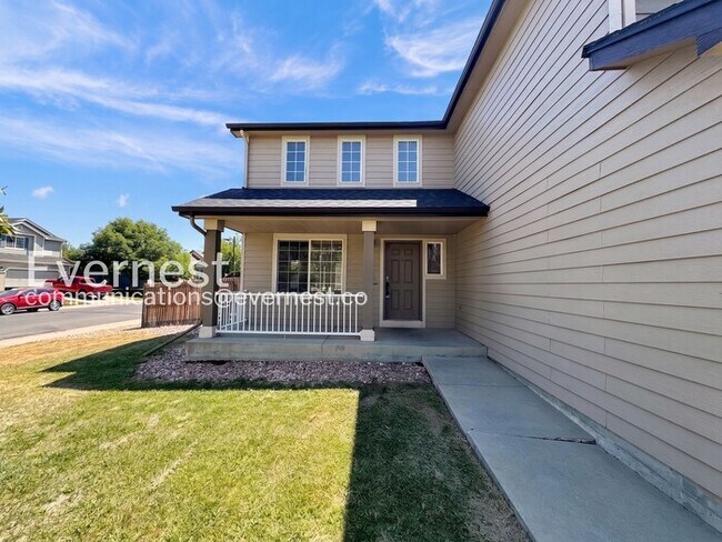 Building Photo - 5 Bed, 3.5 Bath Home with Fenced Yard & Garage / Available Now!