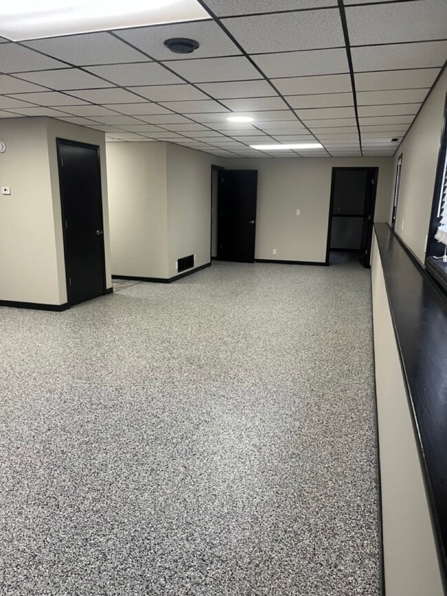 Building Photo - 809 County Rd 2 S